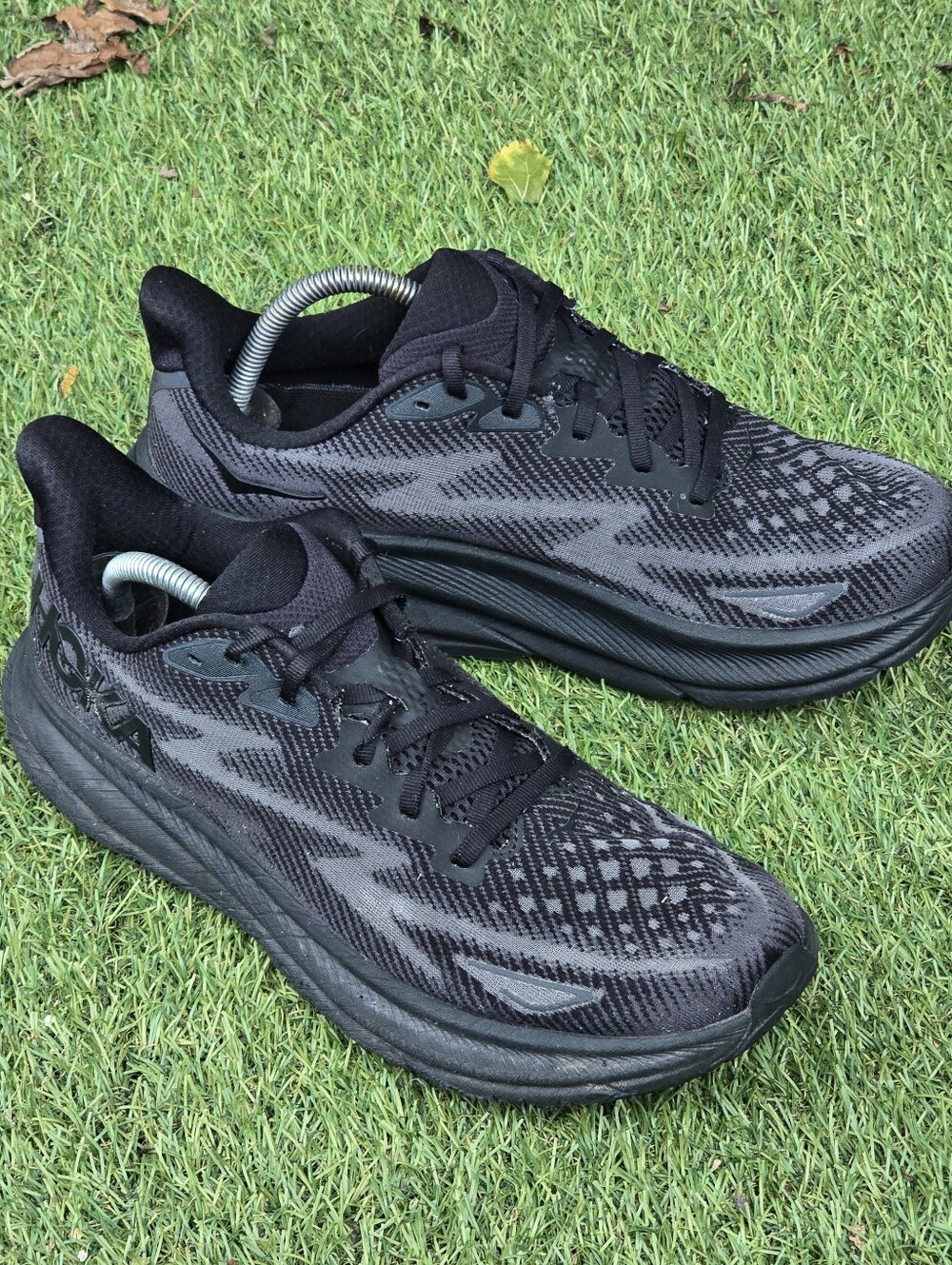 HOKA CLIFTON 9 - Mens Atheltic Shoes - SIZE 10.D